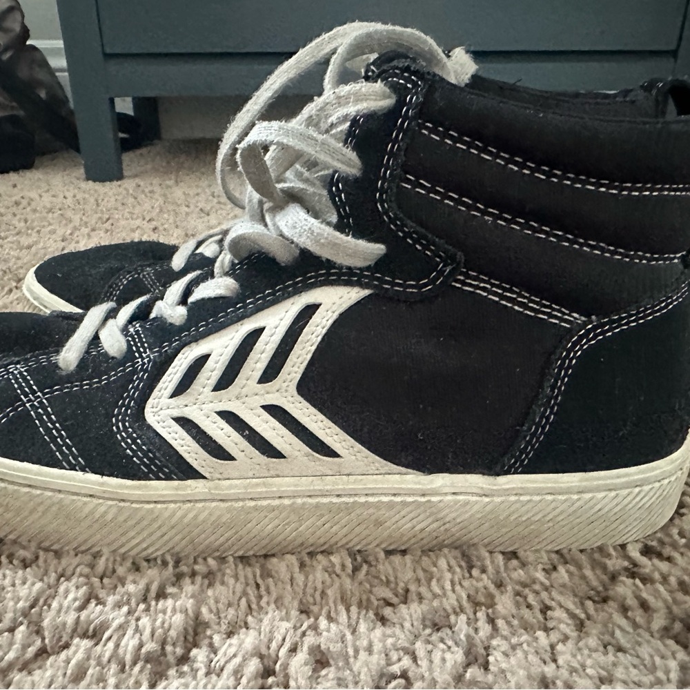 Carium  Black and White unisex High-Top Sneakers